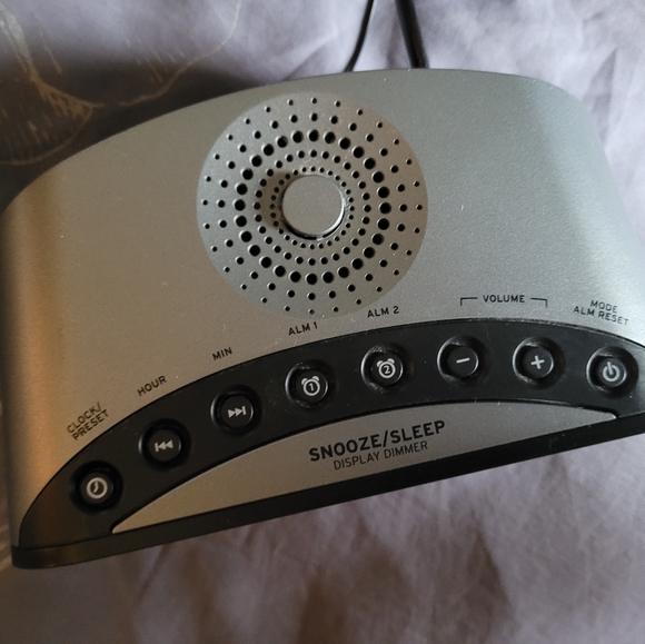 ⭐️Timex Alarm Clock/Radio⭐️ - Picture 2 of 3